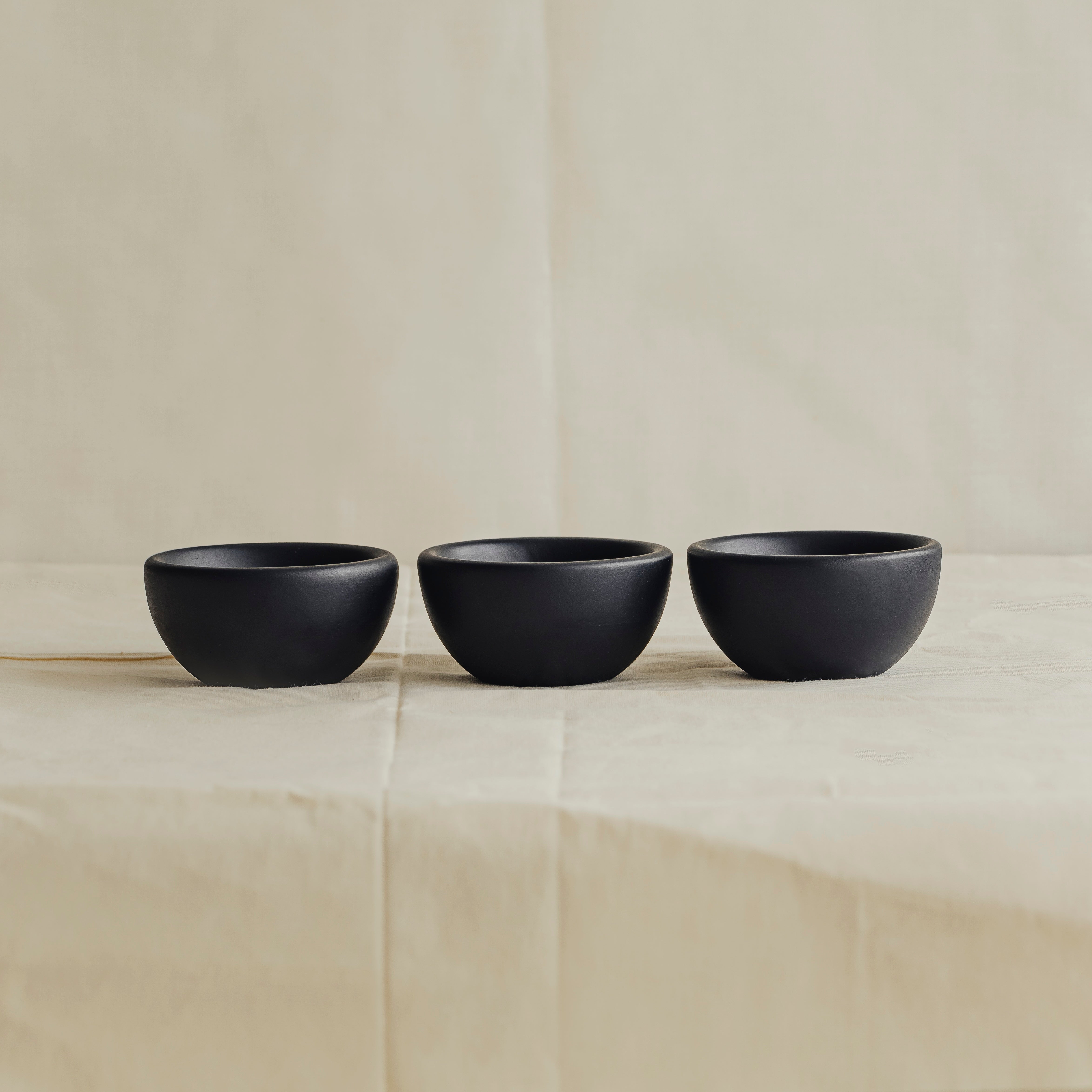 004 Trio Black Mango Wood Serving Bowl Set