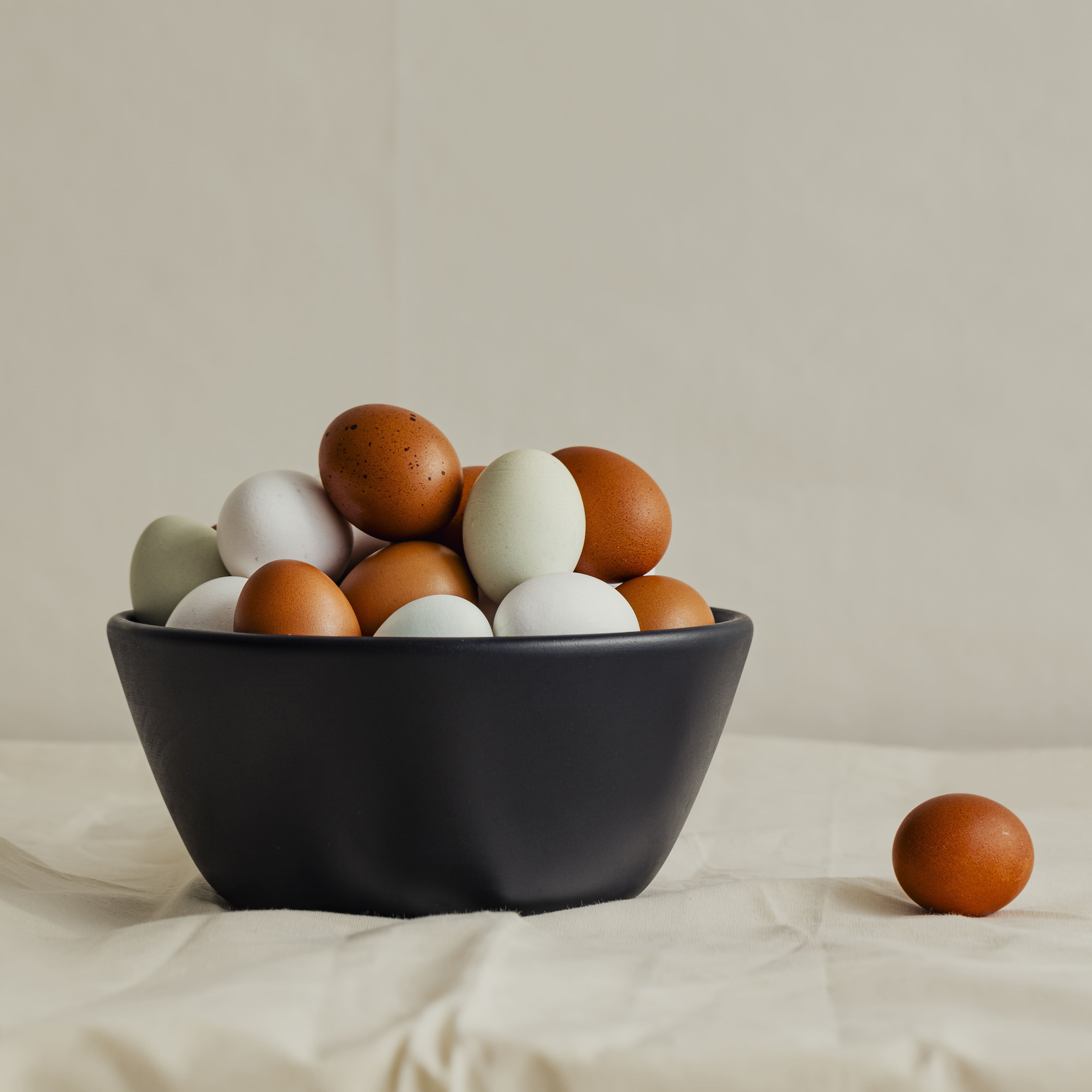 002 Medium Black Mango Wood Serving Bowl
